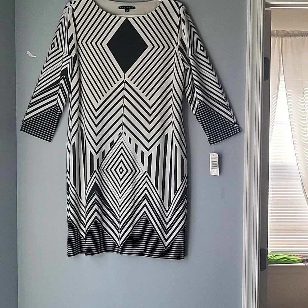 Tiana B  cream/black abstract print dress